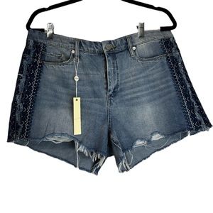 Blank nyc 31 NWT Jean shorts with embroidery